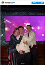 仲良し家族ショットを披露　※「サム・ホランド」インスタグラム