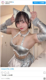 リングガール姿で見事な力こぶを披露するまる　※「まる」インスタグラム