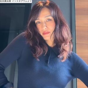 佐田真由美、ソロショット　※「佐田真由美」インスタグラム