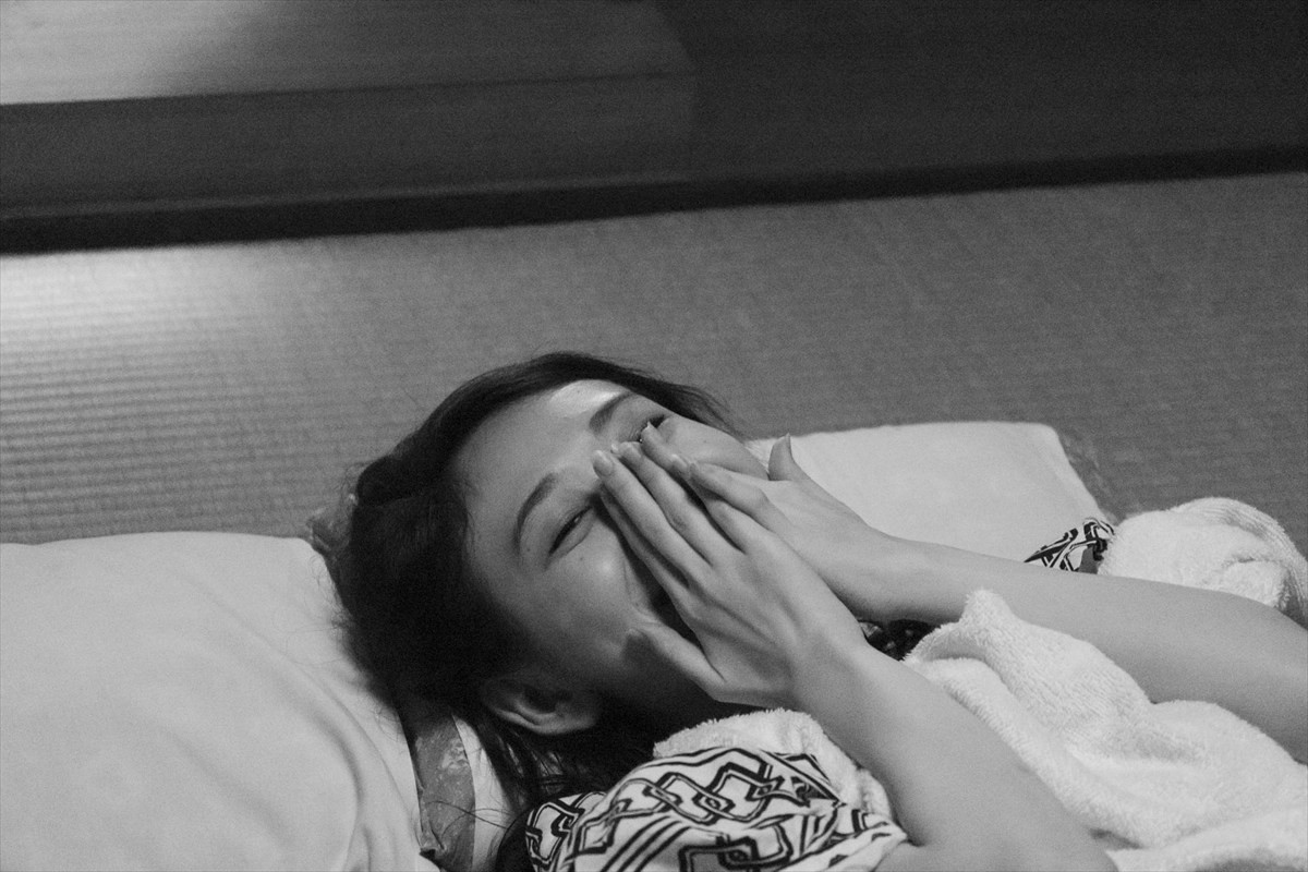 綾野剛主演『星と月は天の穴』、情熱と信頼関係で結ばれた“荒井組”の現場風景を収めたメイキング解禁