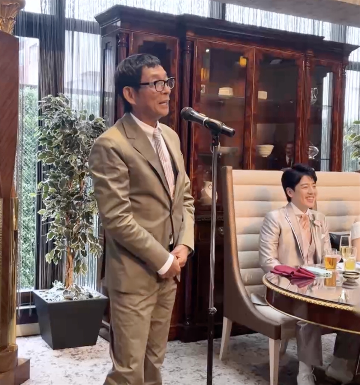 明石家さんま、息子・二千翔さんの結婚式へ！　特別な絆を感じる感涙の2ショットを『誰も知らない明石家さんま』で独占公開