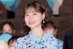 asmi、映画『大きな玉ねぎの下で』完成披露舞台挨拶に登場