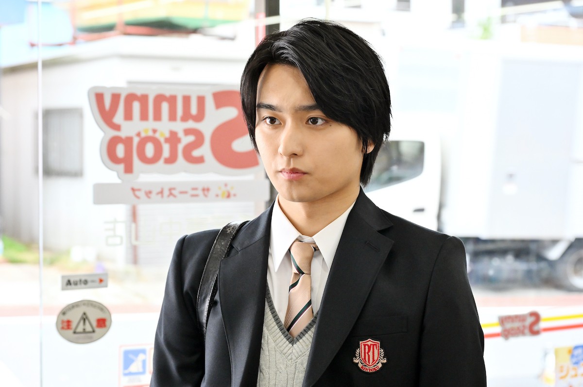 『御上先生』第2話　“御上”松坂桃李、“神崎”奥平大兼による不倫記事について生徒たちに討論させる
