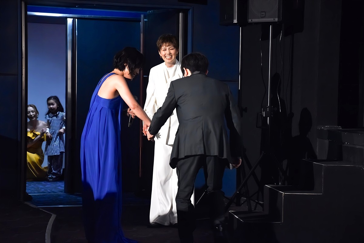 沢城みゆき、アンドレ役・豊永利行を差し置いて…!?　元宝塚雪組トップスター・彩風咲奈に大照れ