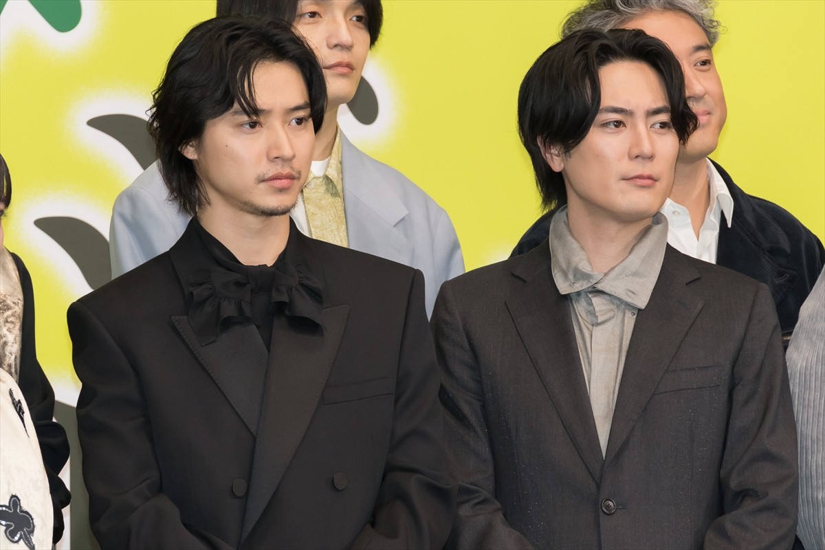 山崎賢人、“余裕”のアクションシーンに岡山天音が不満顔「めちゃめちゃかっこよくて、いらつきました（笑）」