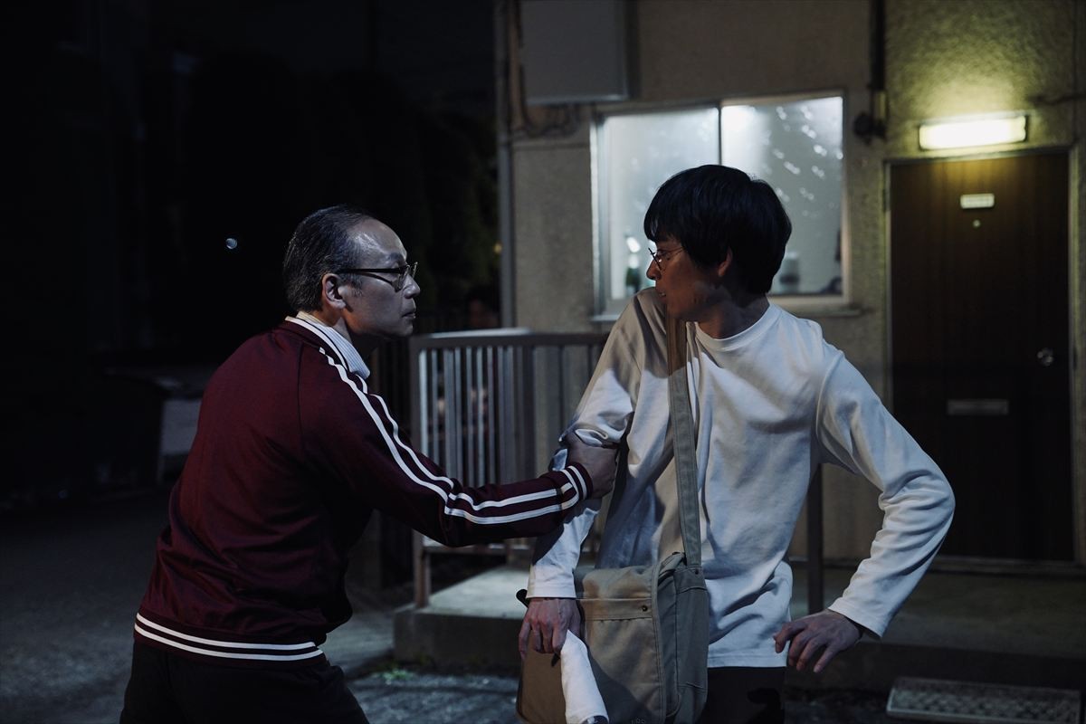 “お笑い作家”水川かたまり＆“オッサン幽霊”正名僕蔵、異色バディに！　『死に損なった男』新場面写真公開
