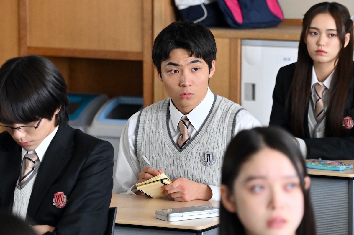 『御上先生』第2話　“御上”松坂桃李、“神崎”奥平大兼による不倫記事について生徒たちに討論させる