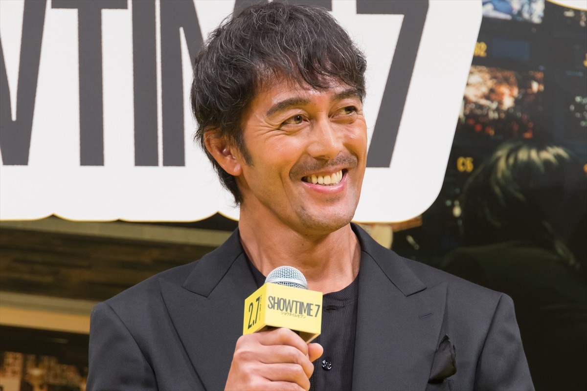 阿部寛、初のキャスター役でセリフ量は“過去最高”　生見愛瑠「信じられないぐらいのセリフ量を一発でこなされていた」