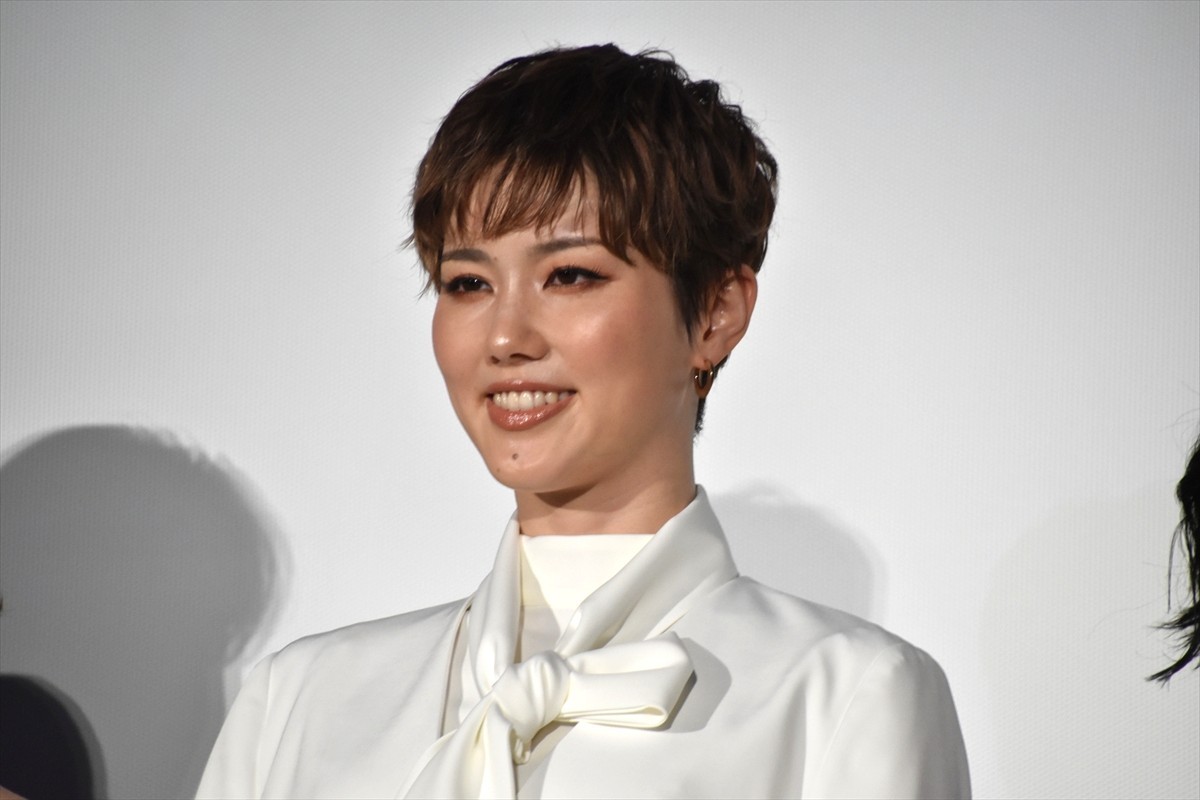 沢城みゆき、アンドレ役・豊永利行を差し置いて…!?　元宝塚雪組トップスター・彩風咲奈に大照れ