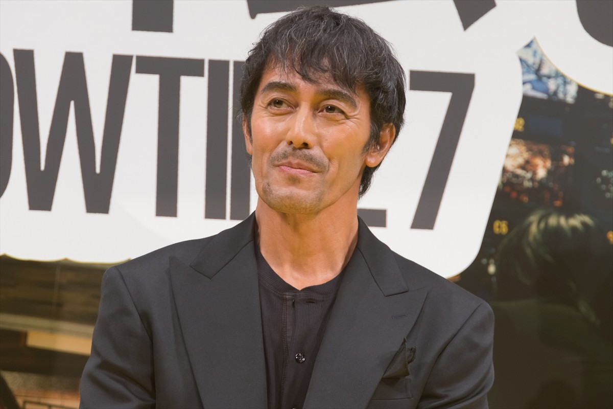 阿部寛、初のキャスター役でセリフ量は“過去最高”　生見愛瑠「信じられないぐらいのセリフ量を一発でこなされていた」