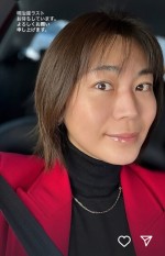 氷川きよし、「唇プルプル」オフショットで美しさ全開　美脚際立つ“全身ショット”も話題