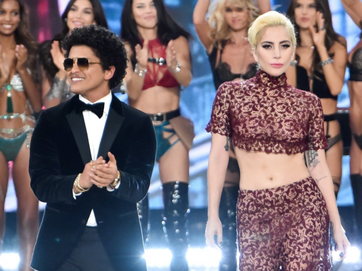 レディー・ガガ&ブルーノ・マーズがグラミー賞で「夢のカリフォルニア」カバー 山火事被害のロサンゼルスに敬意