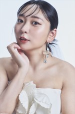 「ゼクシィ」4月号に登場するにゃんこスターのアンゴラ村長