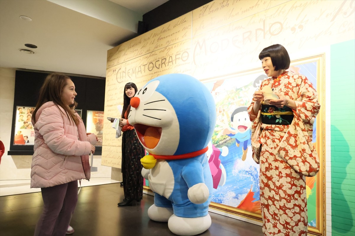 水田わさび＆あいみょん”仲良しコンビ”感激　『映画ドラえもん のび太の絵世界物語』、イタリアで初のワールドプレミア開催