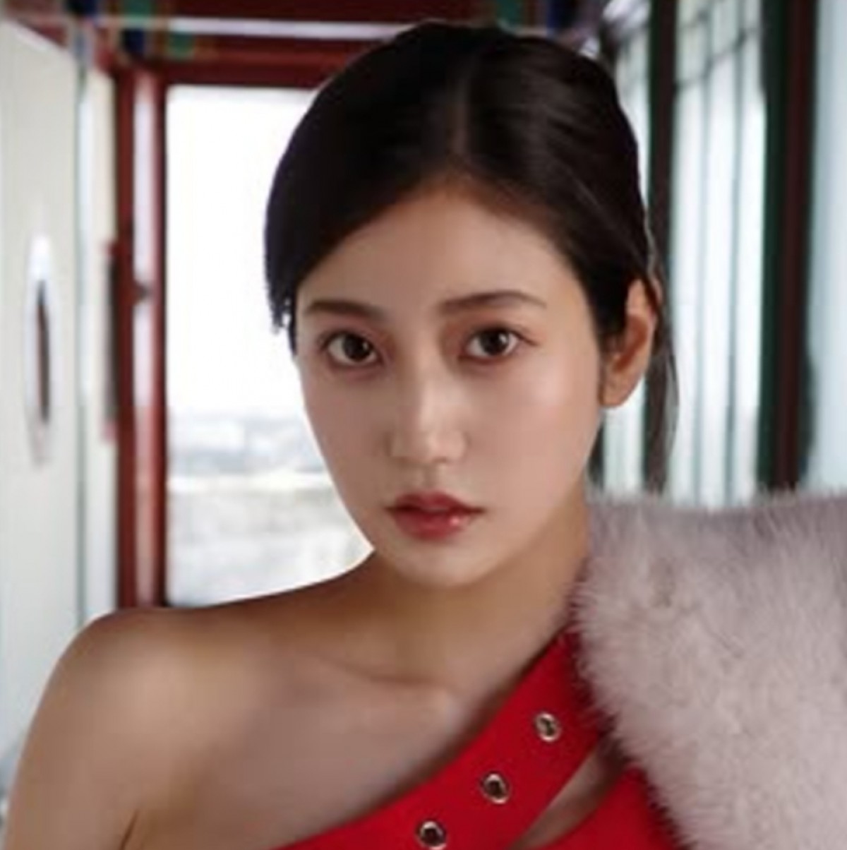 阿部なつき、ドレス姿を披露　※「阿部なつき」インスタグラム