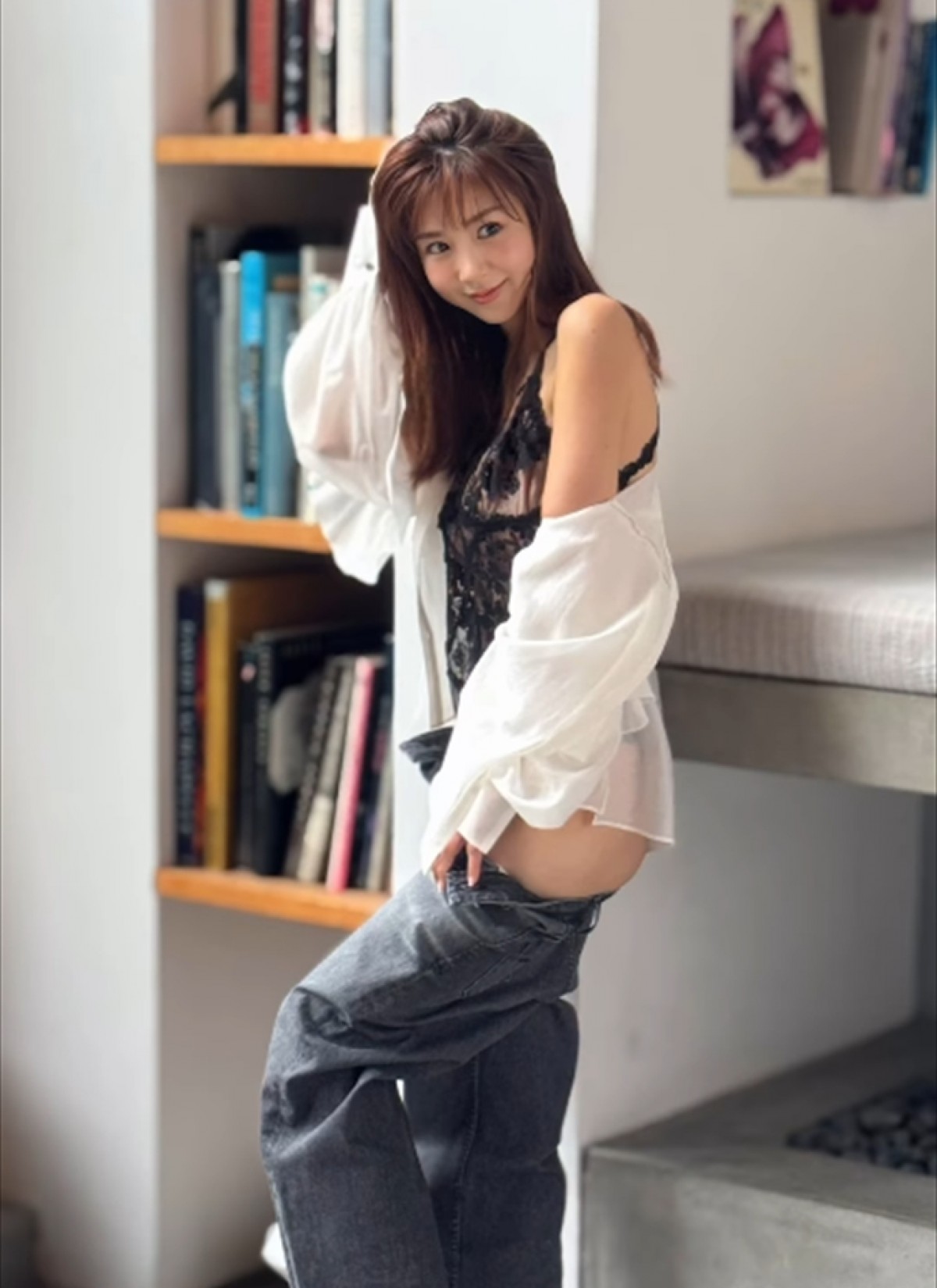 47歳美女タレント、“水着”投稿に衝撃「スタイル抜群」「魅力すごい」　13歳年下男性と結婚　一児の母