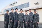 木曜ドラマ『PJ ～航空救難団～』に出演する（左から）前田旺志郎、犬飼貴丈、前田拳太郎、神尾楓珠、石井杏奈、渡辺碧斗、草間リチャード敬太（Aぇ！ group）