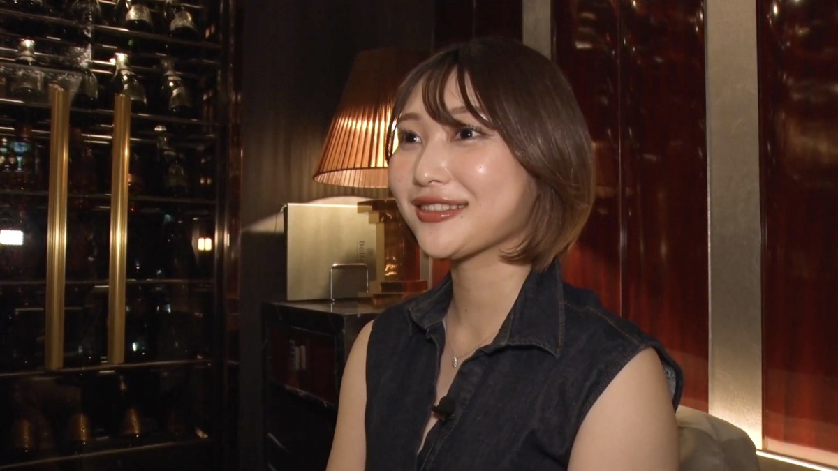 坂道系人気メンバー → 年収1億超え銀座トップキャバ嬢に転身　独特の接客に驚き
