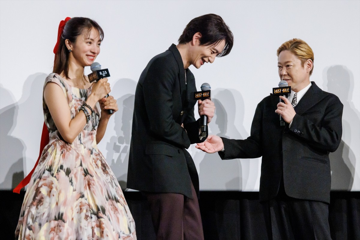 人気女優がまさかのイベント途中退席！　取材中に発生したハプニングイッキ見