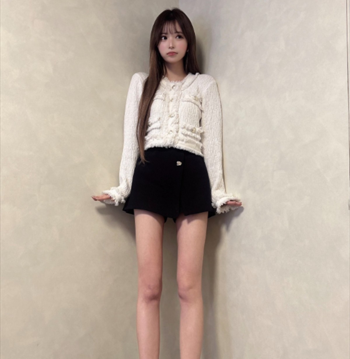 聖菜、全身ショット　※「聖菜」エックス