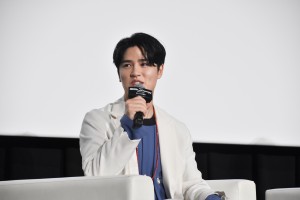 『機動戦士Gundam GQuuuuuuX ‐Beginning‐』の大ヒット御礼舞台あいさつに登壇した土屋神葉