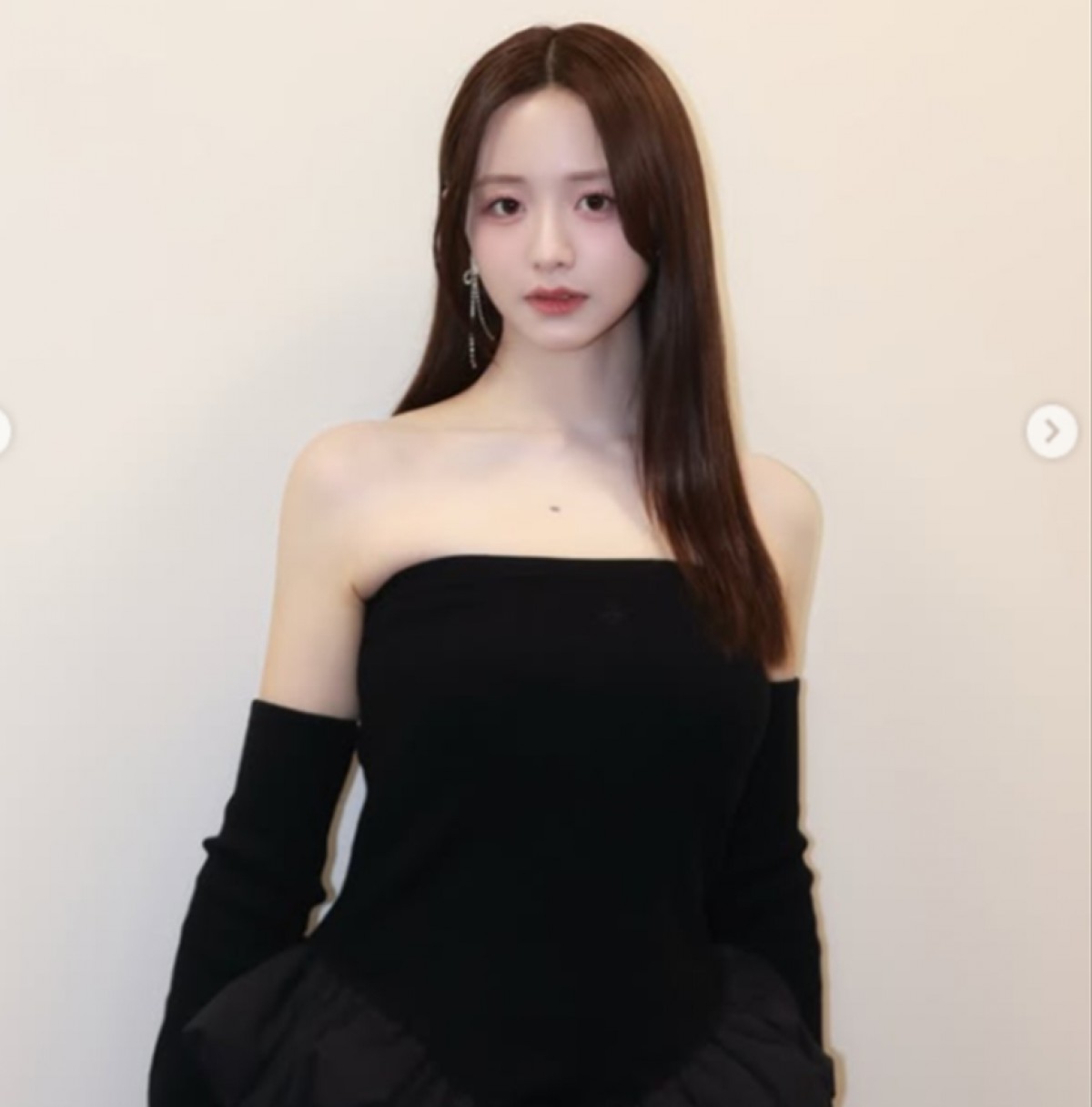 森香澄、美肩ドレス姿に衝撃「スタイル抜群」「美しすぎ」　キャバ嬢＆ビールの売り子姿も話題