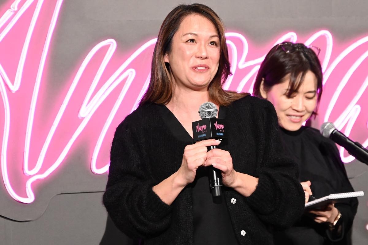アカデミー賞5冠『ANORA アノーラ』ショーン・ベイカー監督来日　憧れの梶芽衣子とハグ