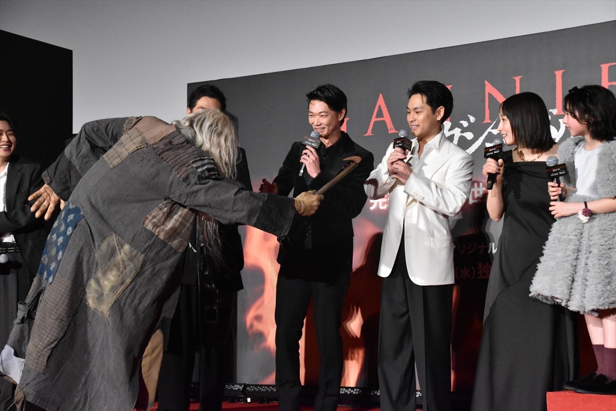 柳楽優弥、「『ガンニバル2』を世界にぶちかましたい！」サプライズバースデーで意気込み