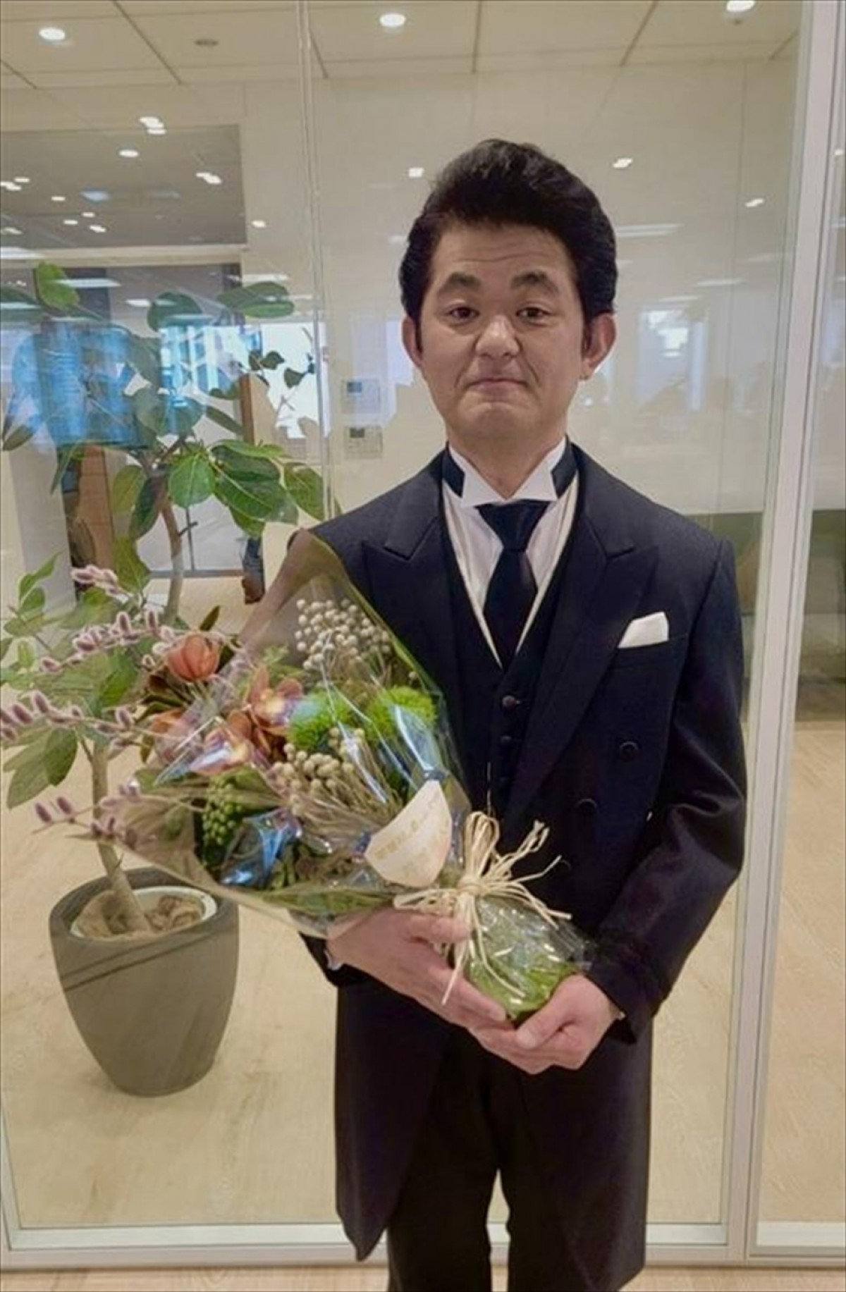 『御曹司に恋はムズすぎる』小関裕太、鹿賀丈史らレギュラーキャストがクランクアップ！