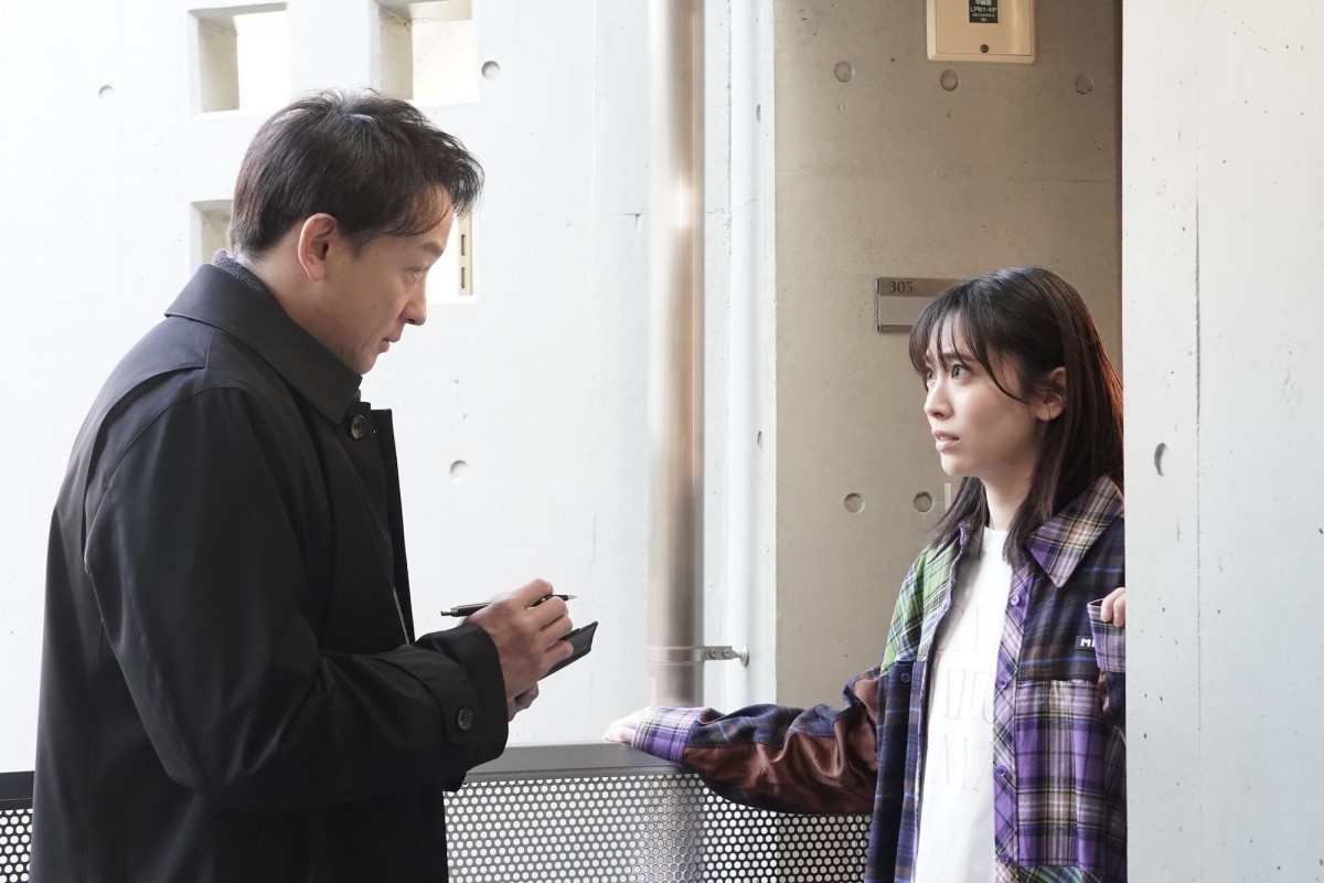 『アイシー』第9話　“柊”波瑠、発砲事件の現場で拳銃を手にした父“夏見”杉本哲太を目撃