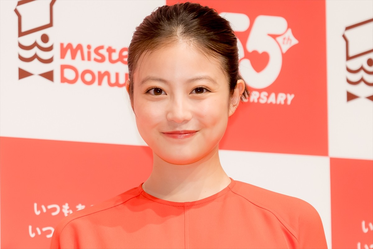 今田美桜、誕生日プレゼントのポン・デ・リングクッションに大喜び「すっごくうれしいです！」