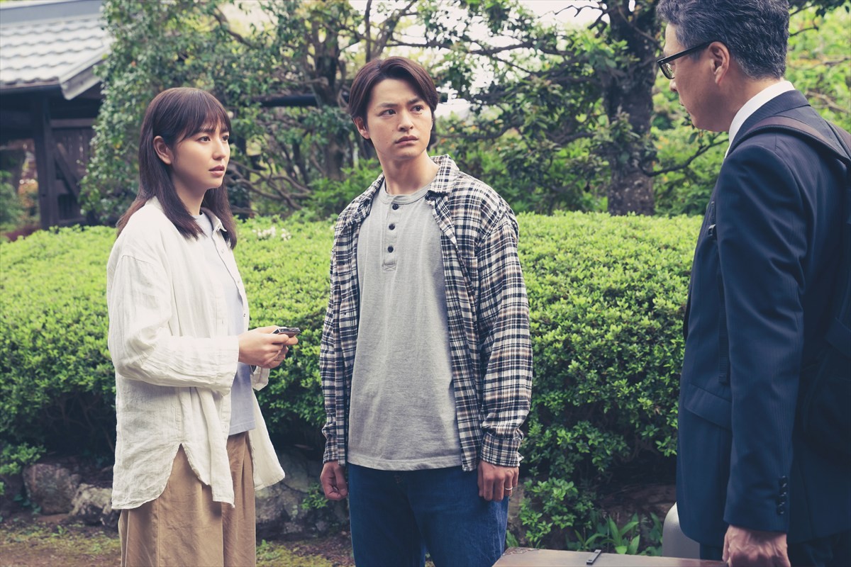 長澤まさみ＆瀬戸康史、人形をベビーカーに乗せてほほえむ　『ドールハウス』ゾクゾクが止まらない…場面写真13点一挙解禁