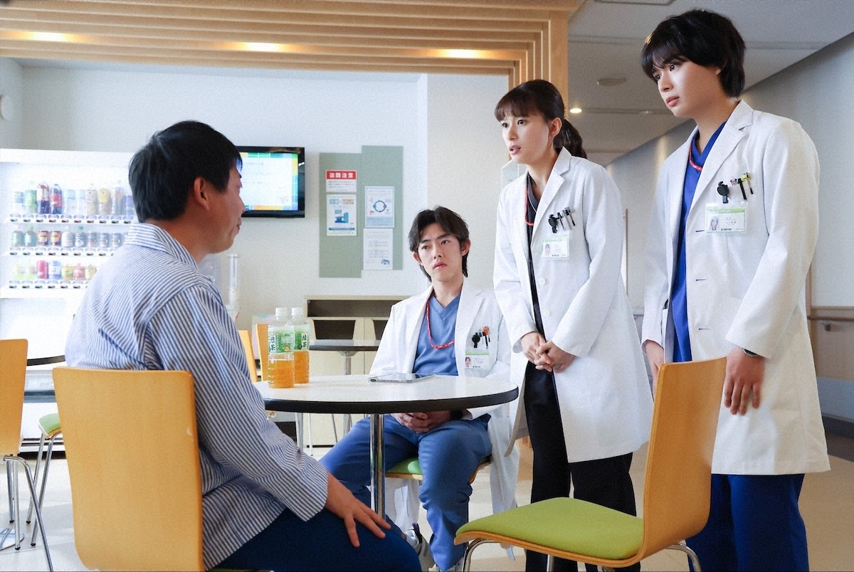『まどか26歳』“城崎”佐藤隆太、“五十嵐”大西流星を熱烈ハグ　ネット感動「泣ける」「川藤先生に見えた」