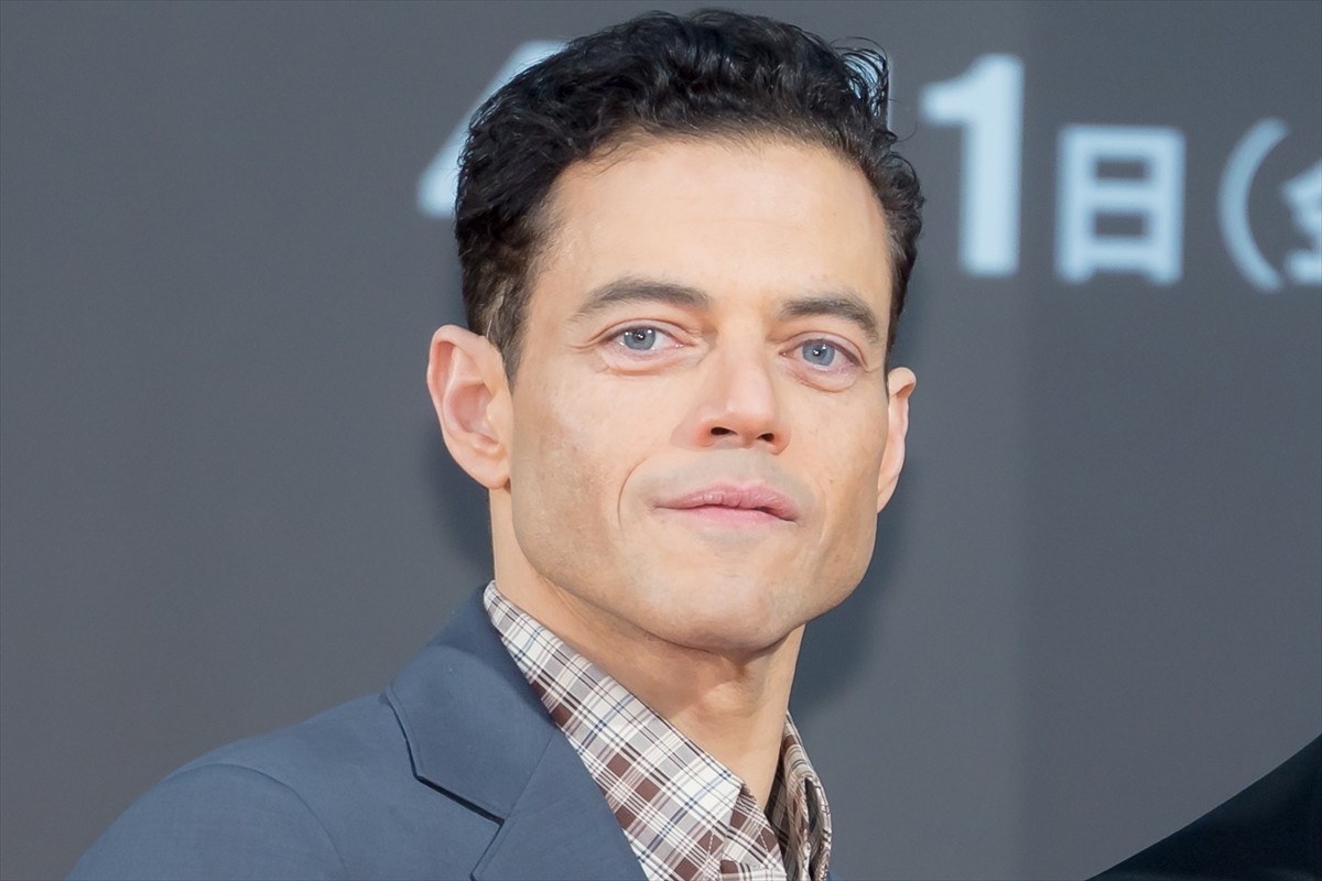 ラミ・マレック、7年ぶりの来日「日本のみなさん、愛してる～！」　三宅健が寄木細工をプレゼント
