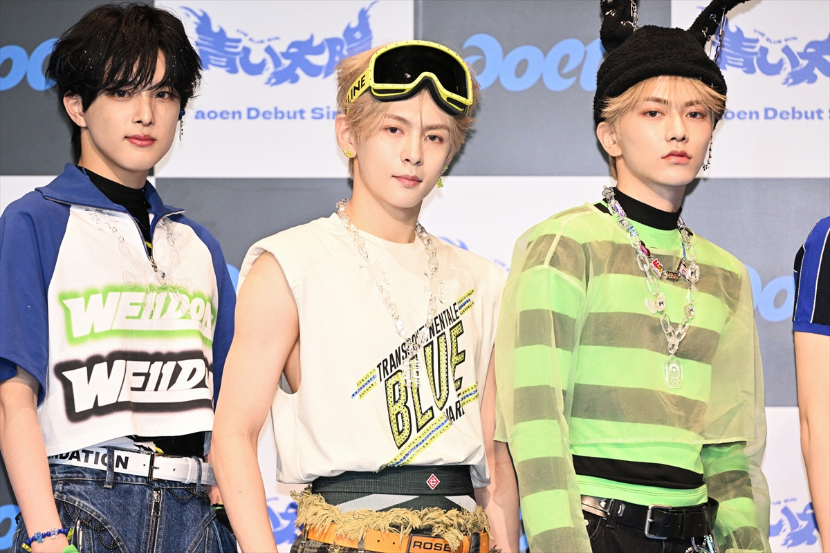 HYBE発のaoen、デビュー会見に7人で集合「一人一人違う輝きを持っている仲間」