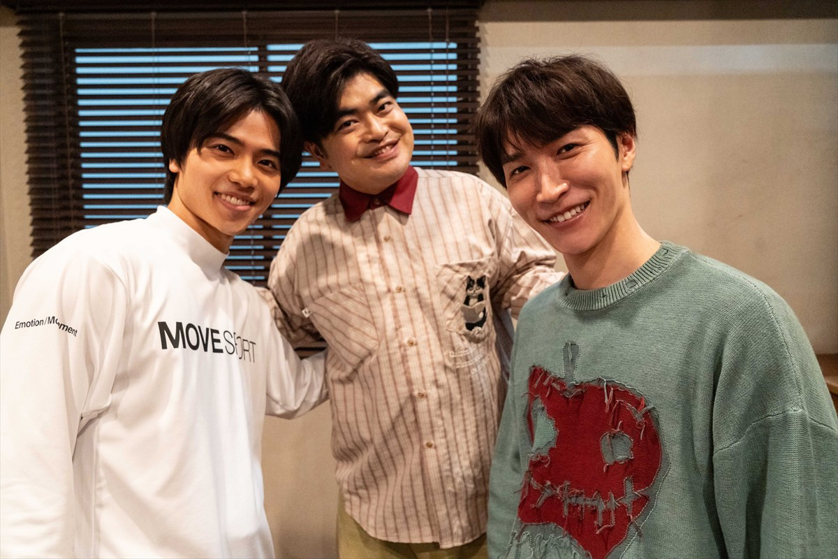 映画『事故物件ゾク 恐い間取り』メイキング(左から)金田昇、加藤諒、主演のSnow Man・渡辺翔太