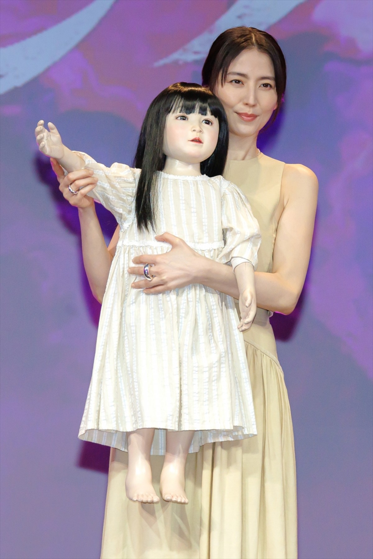 長澤まさみ、主演作『ドールハウス』での“ムンク顔”に矢口史靖監督「これを見たらたぶんトイレも行かれない」