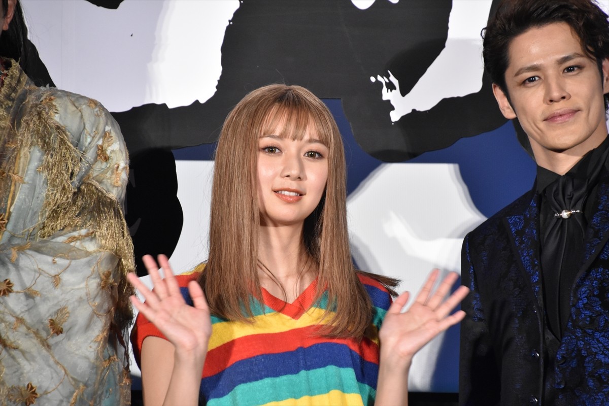 上白石萌歌、向井理の“座長っぷり”を絶賛「会うたびに拝みたくなる」