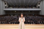 ドラマ『天久鷹央の推理カルテ』主演・橋本環奈が昭和医科大学の入学式にサプライズ登場