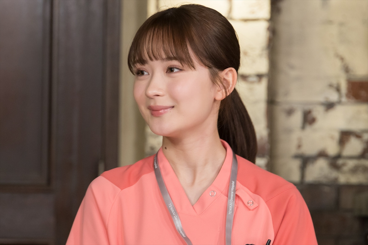 橋本環奈、“朝から元気”の理由を尋ねる三浦翔平に回答「下っていく感じがこの現場には無い」
