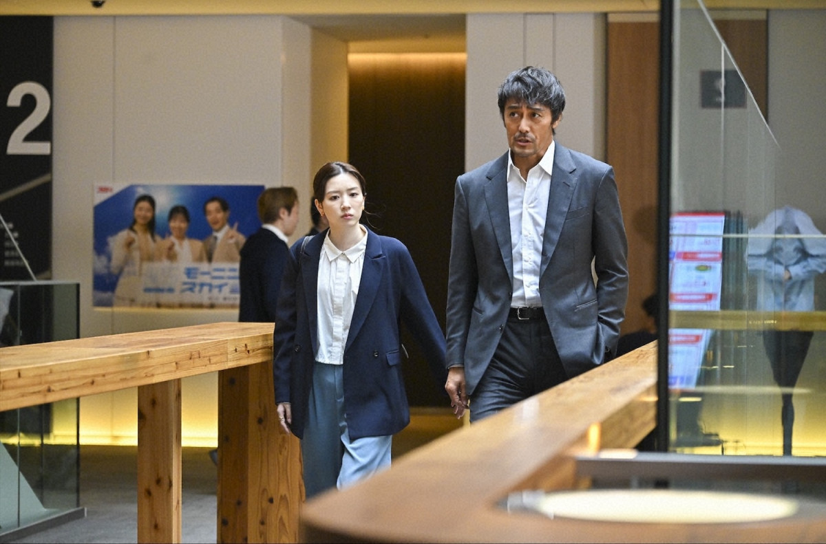 『キャスター』第2話　“進藤”阿部寛、オンラインスポーツ賭博の闇に迫る