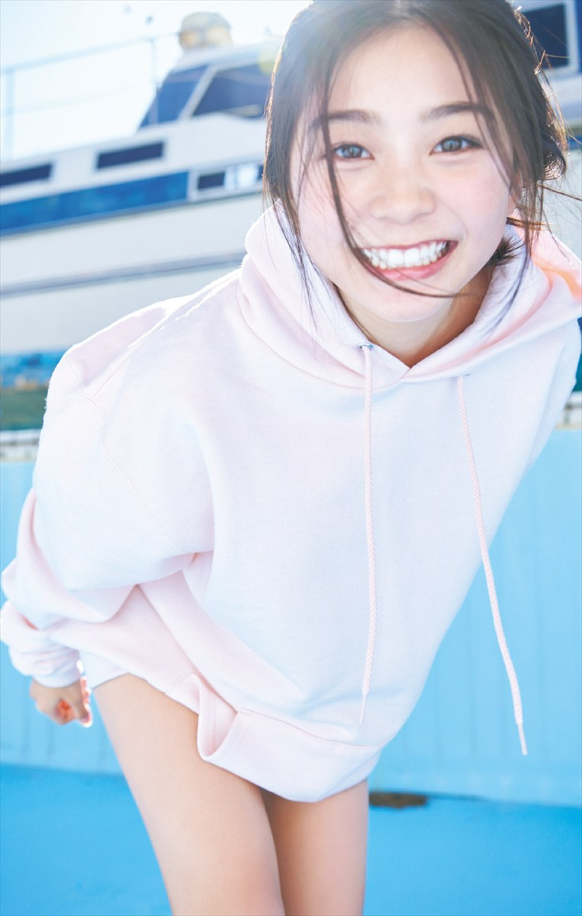 大人気YouTuber、こばしり。、台湾旅行風グラビアで大人な魅力を発揮