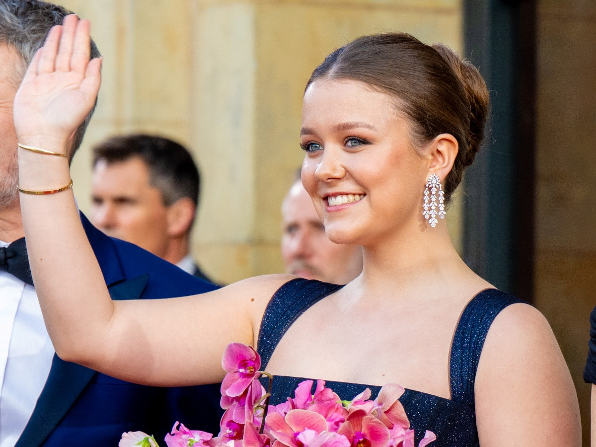 デンマーク王室イサベラ王女、ティアラを纏った18歳の誕生日ポートレートを公開