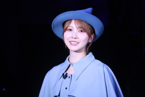 加藤史帆『ハリポタ』衣装で華麗に登場！　日向坂46時代の“ライブ中落下事件”を回顧「クルックシャンクスみたいに着地」