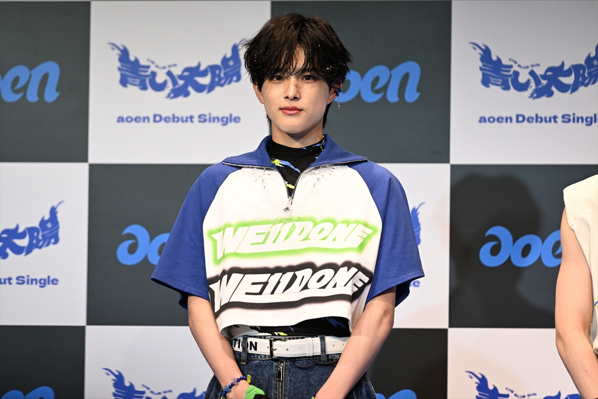 HYBE発のaoen、デビュー会見に7人で集合「一人一人違う輝きを持っている仲間」