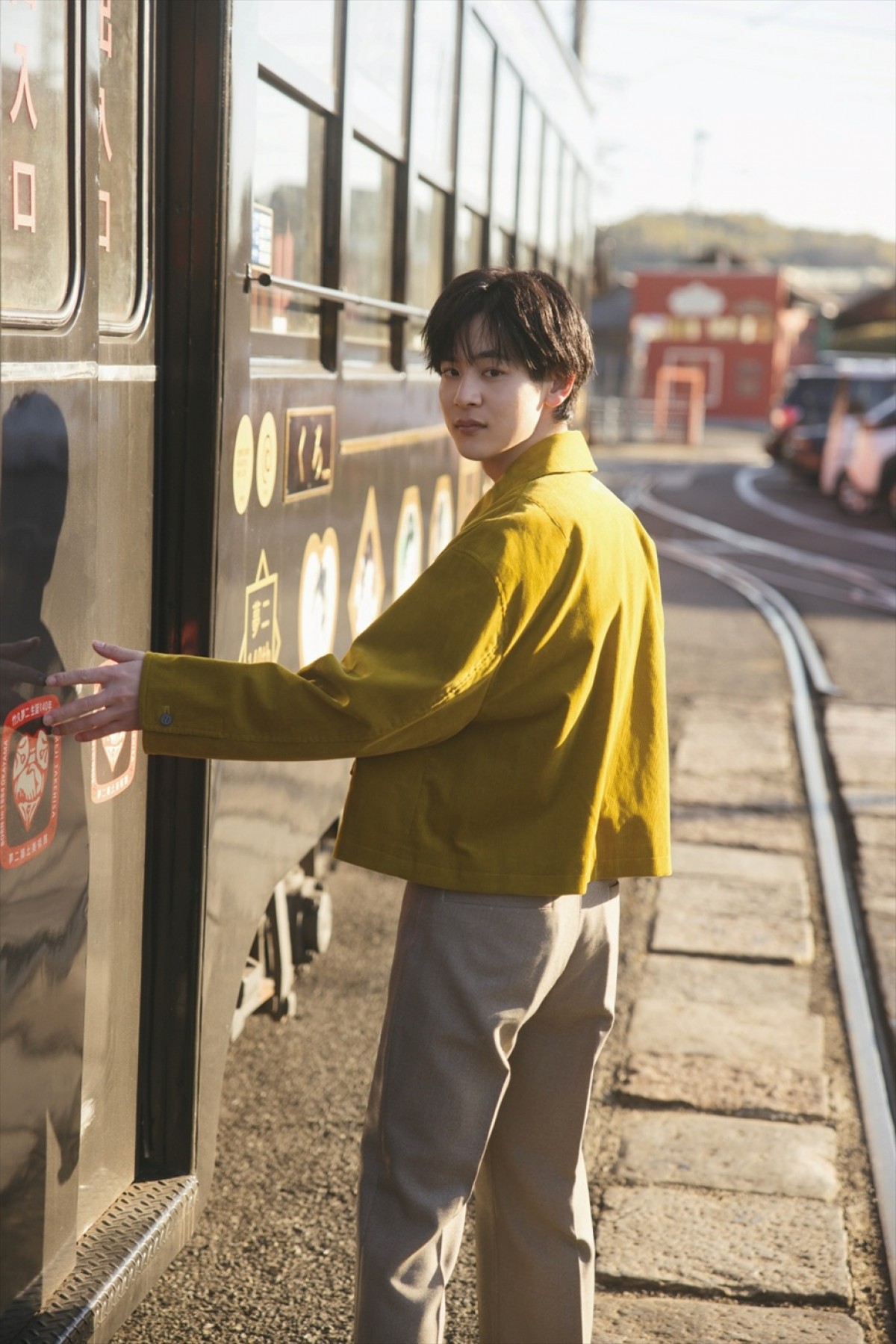 小林虎之介、1st写真集のタイトルは『冬麗（ふゆうらら）』　表紙＆ナチュラルな魅力あふれる先行カット到着
