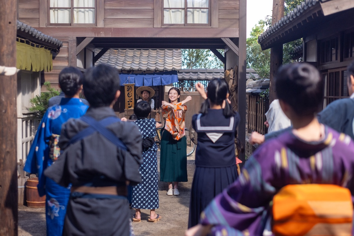 明日の『あんぱん』“のぶ”今田美桜、パン食い競走で見事に1位もまさかの事態に