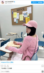 ピンク基調のかわいらしいコーデを披露した本田紗来　※「本田紗来」インスタグラム