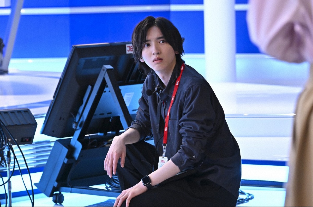阿部寛が破天荒なキャスター役で日曜劇場に帰還！　社会派エンターテインメント『キャスター』今夜スタート