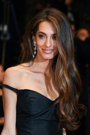 第78回カンヌ国際映画祭に登場したアマル・クルーニー